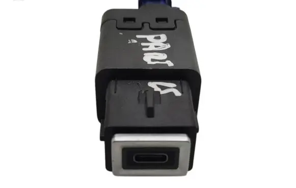 Peugeot Partner USB socket connector 9848394780