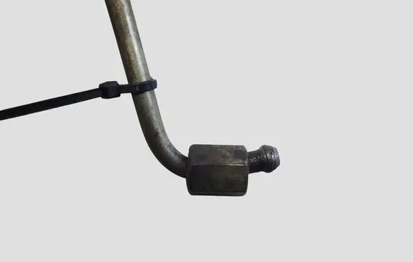 Hyundai Santa Fe Fuel injector supply line/pipe
