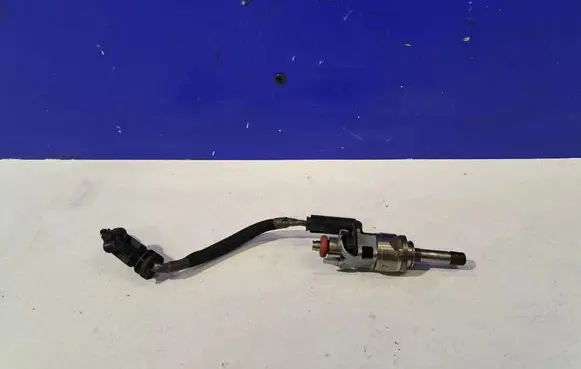 Volvo XC60 Fuel injector 31432778