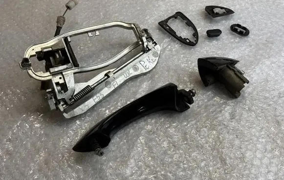 BMW X5 E53 Front door exterior handle/bracket 
