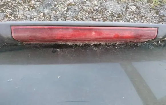 Third/center stoplight