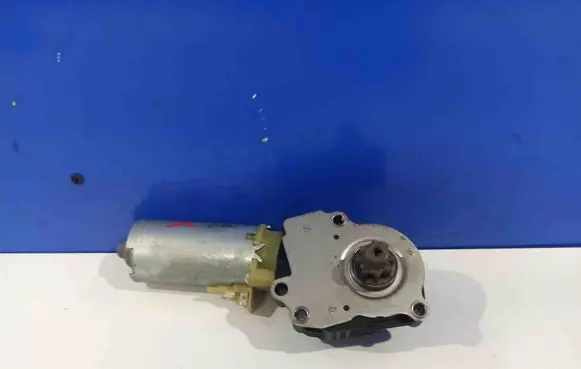 Volvo S60 Seat adjustment motor 0130002527 8621412