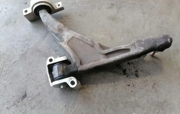 Volvo XC90 Front lower control arm/wishbone