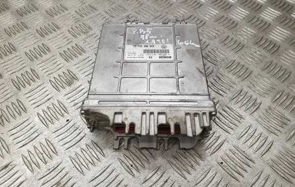 Volkswagen PASSAT B5 Engine control unit/module 028906021EG