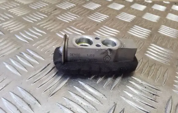 Toyota Auris 150 Air conditioning (A/C) expansion valve DT4475003070