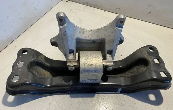 Mercedes-Benz C W205 Gearbox mount A2052403400 15474984 16041502232