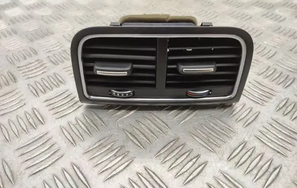 Rear air vent grill