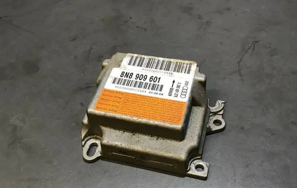 Audi TT Mk1 Airbag control unit/module 8N8909601