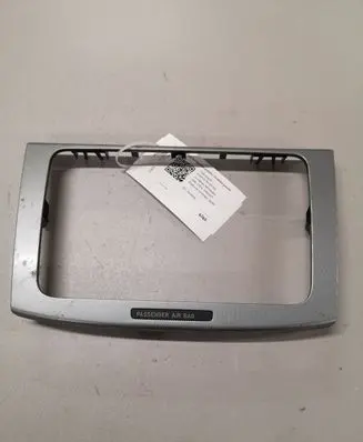 Radio/GPS head unit trim