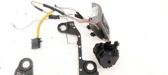 Opel Astra H Steering wheel buttons/switches 13126750 P18028XY