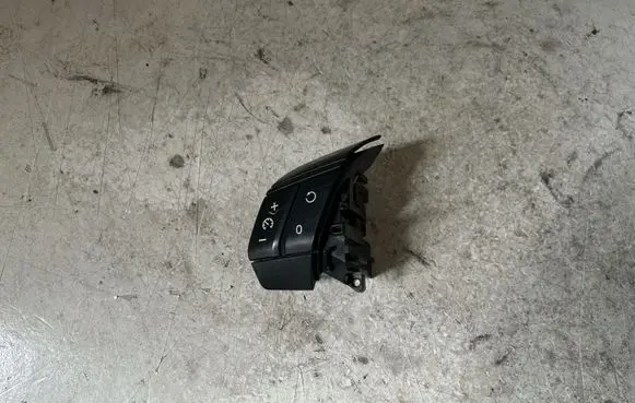 Volvo XC90 Steering wheel buttons/switches 8685478