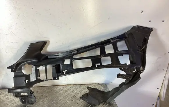 Mercedes-Benz C W205 Front bumper mounting bracket A2058853165 A2058853865