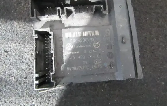 Volkswagen PASSAT B6 Other control units/modules 1K0959793L 974627-103