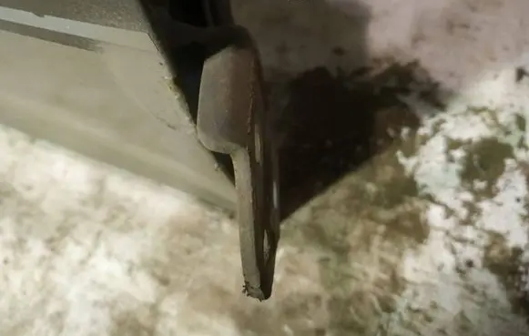 Mitsubishi Pajero Sport I Front door upper hinge