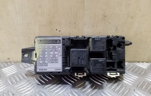 Volvo S40, V40 Fuse module 30889989