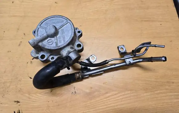 Mazda CX-7 Vacuum pump R2AA18G00 K2102