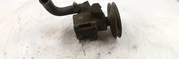 Volkswagen Golf III Power steering pump 037145255