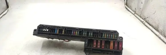BMW 5 E60 E61 Fuse module 215613290