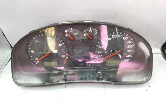 Volkswagen PASSAT B5 Speedometer (instrument cluster) 3B0920822A 110008961015