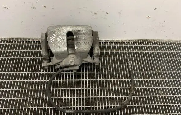 Volkswagen Jetta VII Front brake caliper 5QM615123