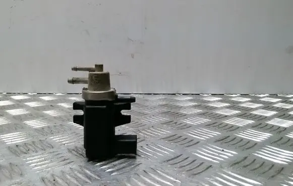 Volkswagen Golf IV Vacuum valve 1J0906627A