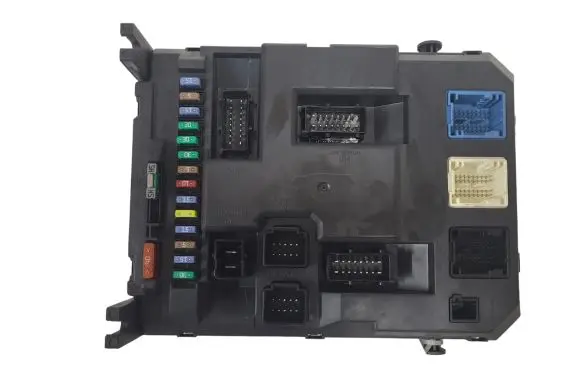 Citroen DS3 Fuse module 9674021080