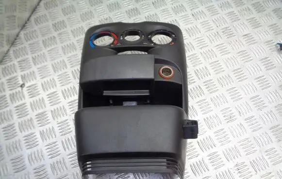 Fiat Punto (188) Radio/GPS head unit trim 