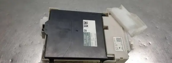 Toyota Prius+ (ZVW40) Fuse module 8273047550A 8D020272 4830