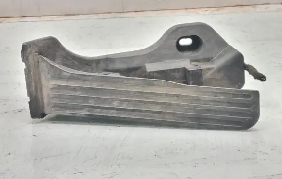 Volkswagen Golf Plus Accelerator throttle pedal 1K1721503M