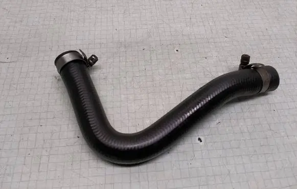 Opel Vectra B Breather hose/pipe 90497341