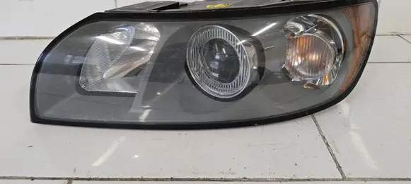 Volvo V50 Headlight/headlamp 30698886 0301198204 0301198201