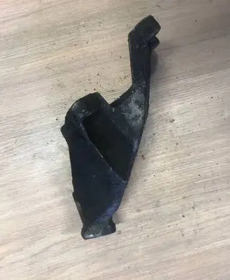 Audi A4 S4 B8 8K Engine mounting bracket 8K0199307