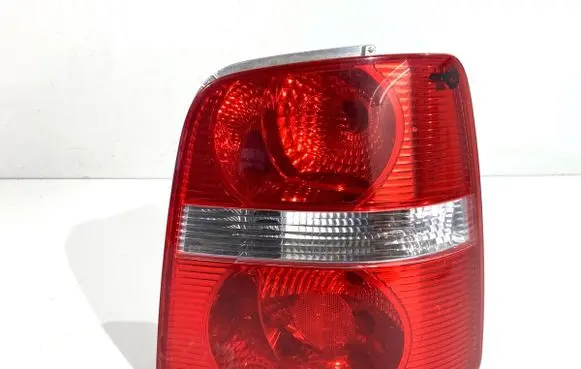 Volkswagen Touran I Rear/tail lights 1T0945096F