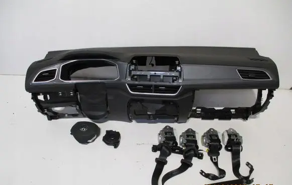 Volkswagen Transporter - Caravelle T1 Radio/GPS head unit trim 