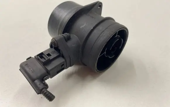 Volkswagen PASSAT B6 Mass air flow meter 074906461B 0281002461