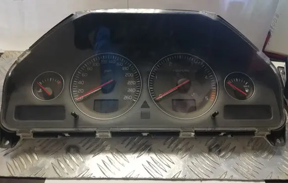 Volvo XC90 Speedometer (instrument cluster) 30746101