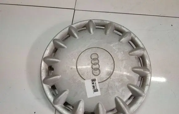 Audi A6 S6 C5 4B R15 wheel hub/cap/trim 8d0601147
