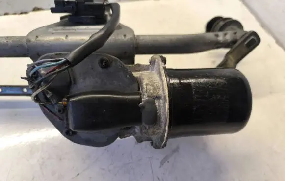 Opel Vivaro Front wiper linkage and motor
