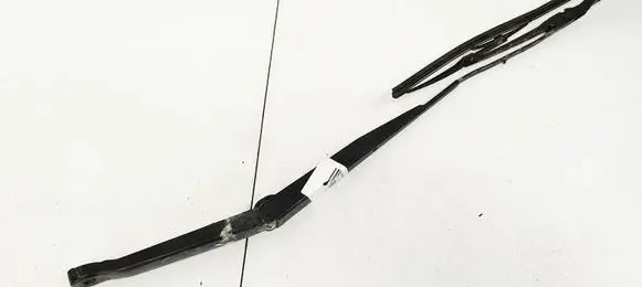 Honda CR-V Front wiper blade arm