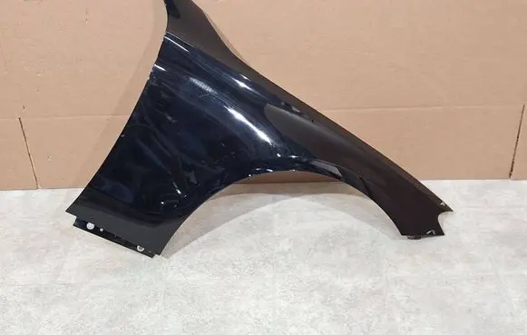 Mercedes-Benz E W214 Fender