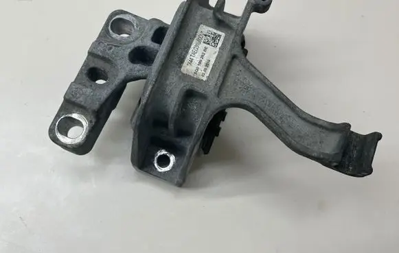 Skoda Octavia Mk3 (5E) Engine mount bracket 5Q0199262BE