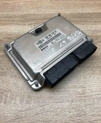 Volkswagen PASSAT B5.5 Engine control unit/module ECU 038906019KE 0281011201