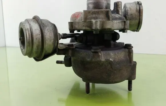 Volkswagen PASSAT B5.5 Turbo 038145702G