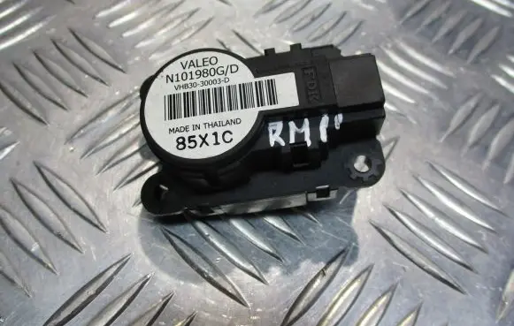 Renault Megane II Central body control module VHB30-30003-D