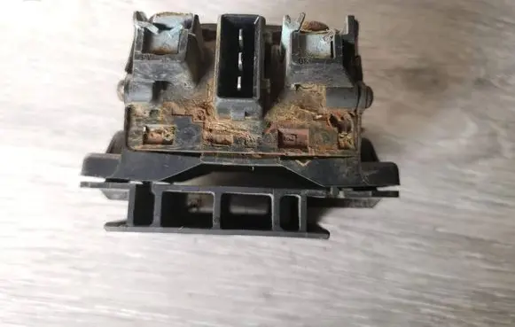Volvo S70 V70 V70 XC Glow plug pre-heat relay 9162929 899064000