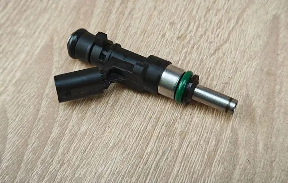 BMW X5 G05 Fuel injector 8483304