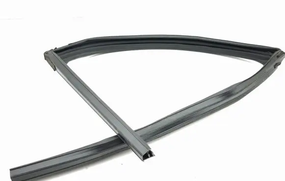 Nissan Juke II F16 Rubber seal rear door 823306PA0