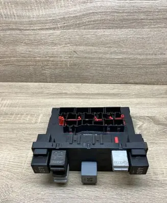 Volkswagen PASSAT B6 Fuse module 3C0937049J F005V00530