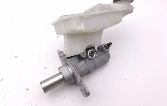 Peugeot 3008 III Master brake cylinder A011C917