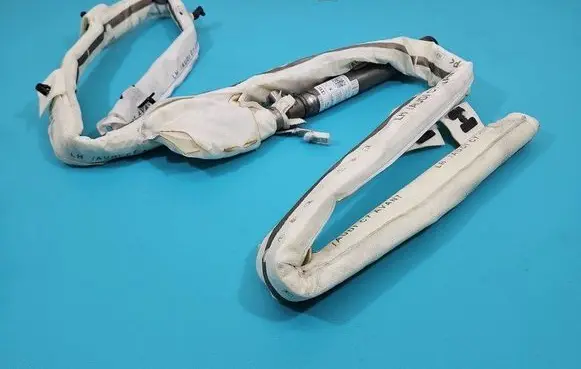 Roof airbag